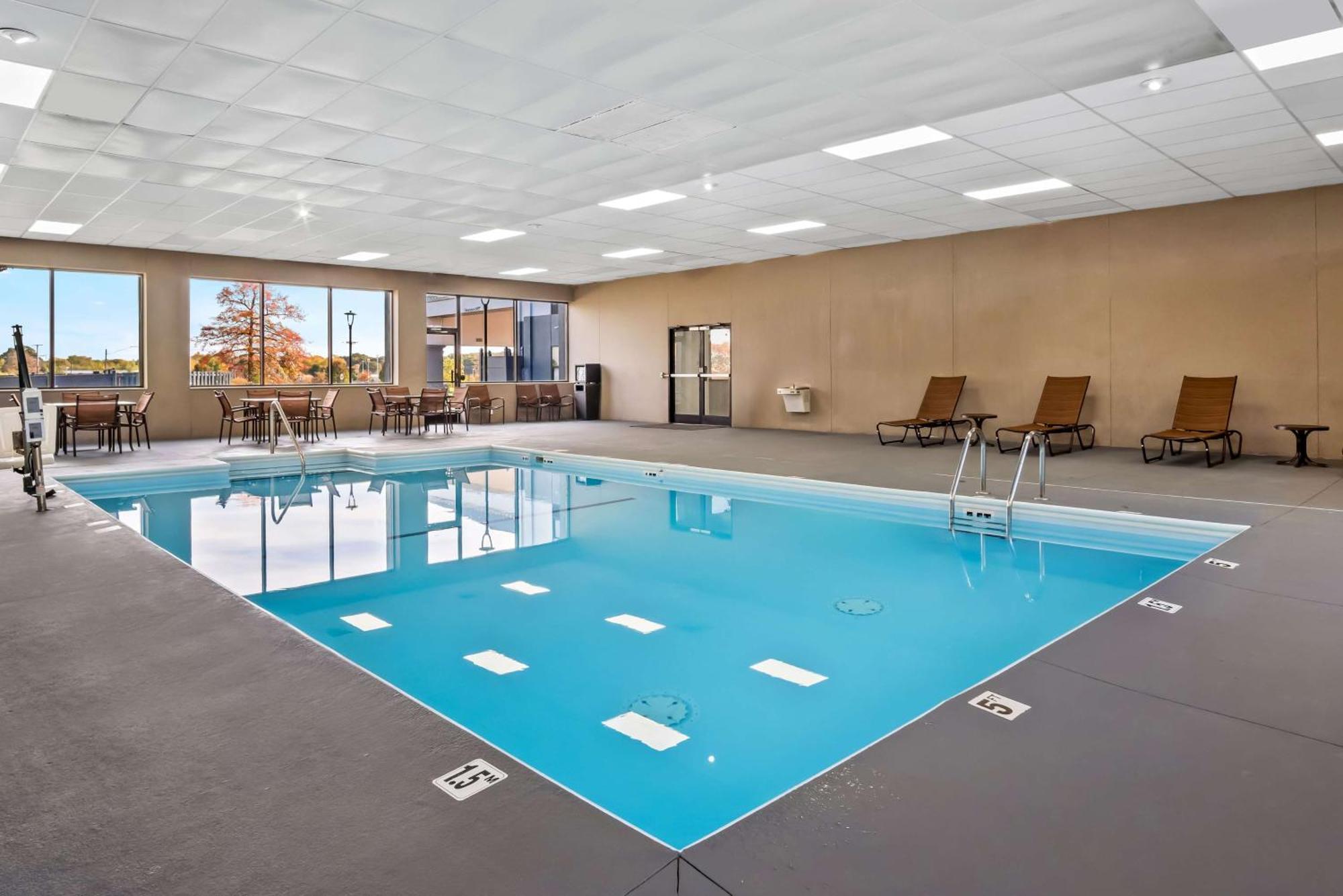 Surestay Plus Hotel By Best Western Stevensville St Joseph Bagian luar foto